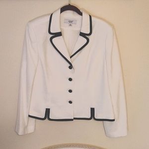Suit blazer by Le Suit Essentials